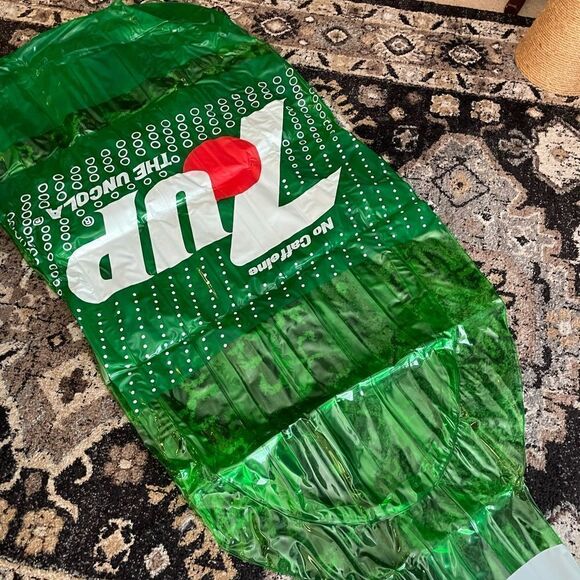 7-UP Vintage Float Mattress - Picture 3 of 9